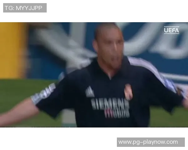 欧冠激战曼联大胜里昂帽子戏法引发争议判罚全场沸腾